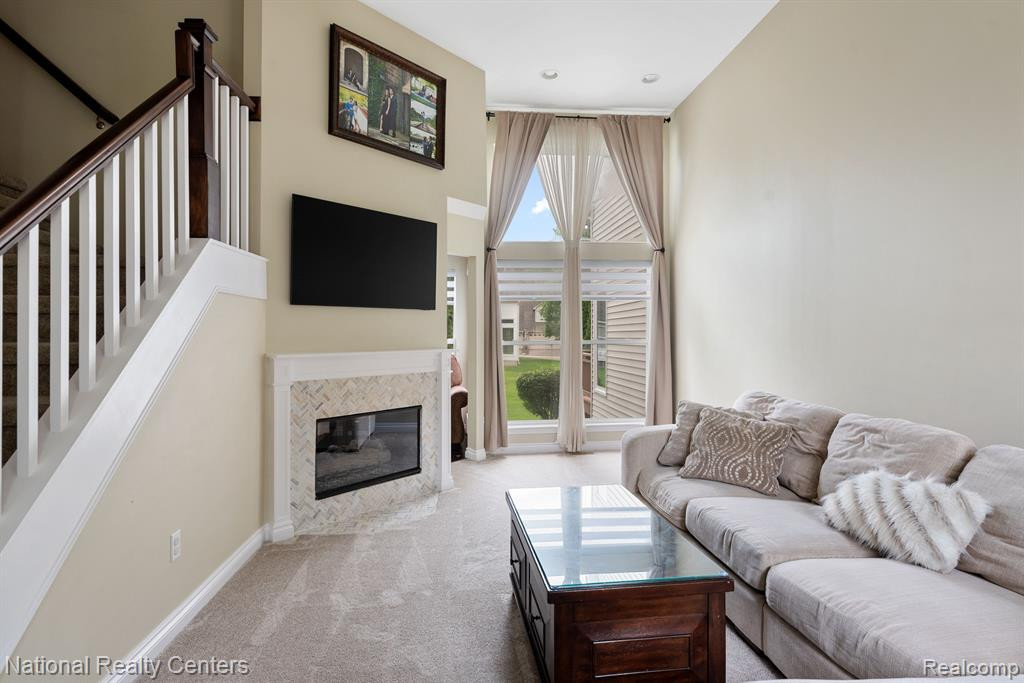 842 CALPERNIA, Wixom, MI 48393 — Photo 5