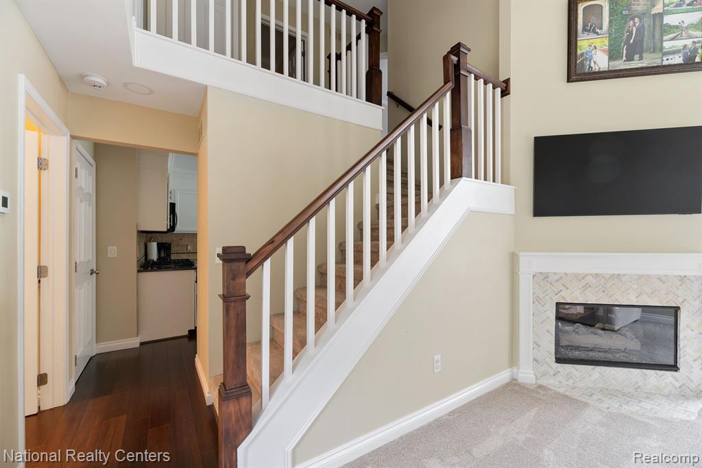 842 CALPERNIA, Wixom, MI 48393 — Photo 6