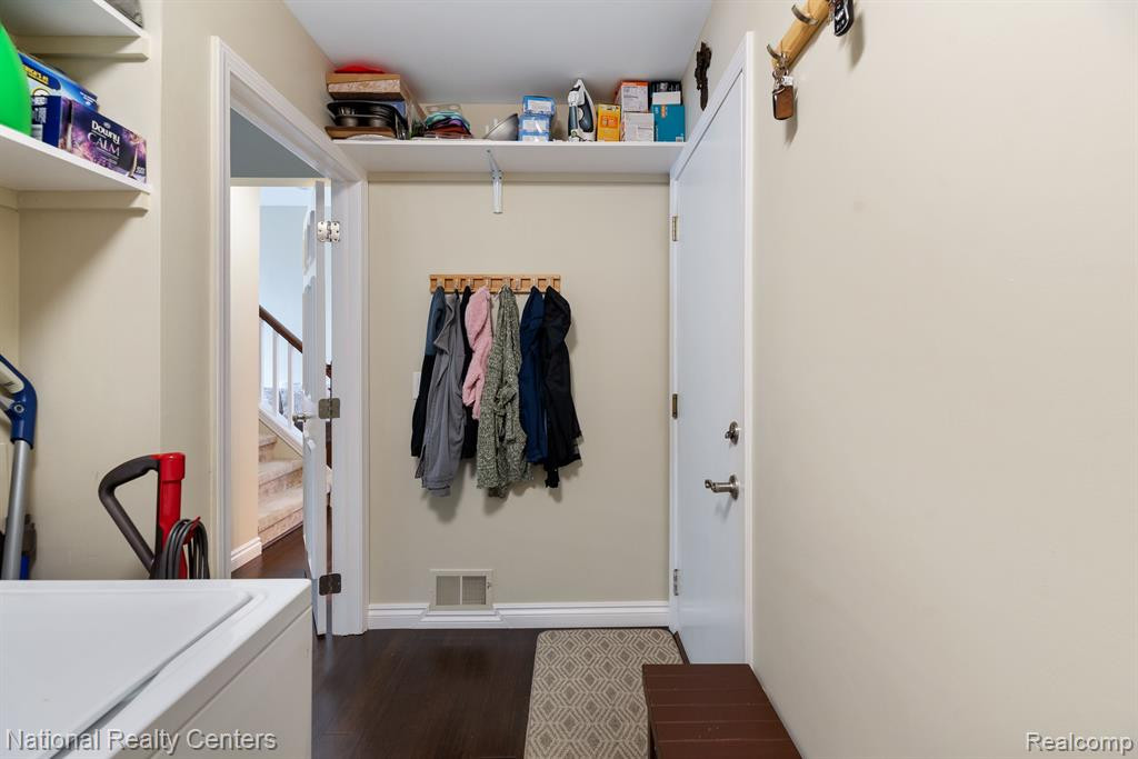 842 CALPERNIA, Wixom, MI 48393 — Photo 10