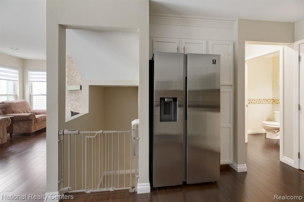 842 CALPERNIA, Wixom, MI 48393 — Photo 14