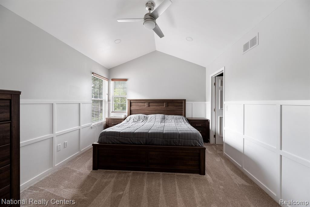 842 CALPERNIA, Wixom, MI 48393 — Photo 20