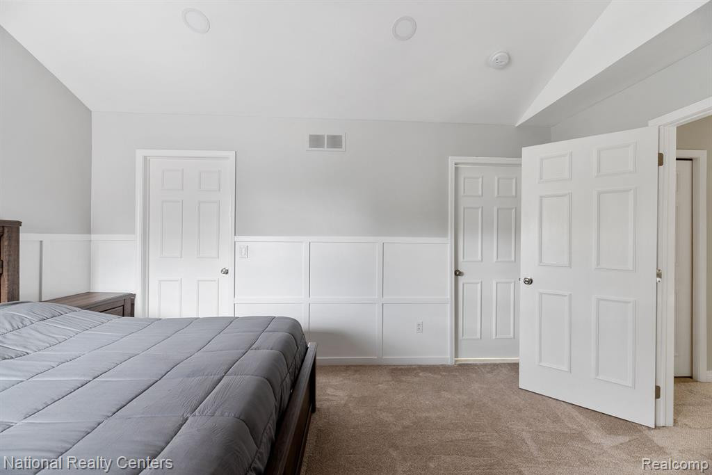 842 CALPERNIA, Wixom, MI 48393 — Photo 21