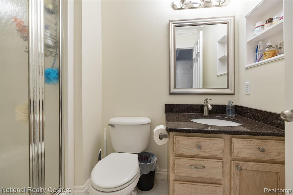 842 CALPERNIA, Wixom, MI 48393 — Photo 22