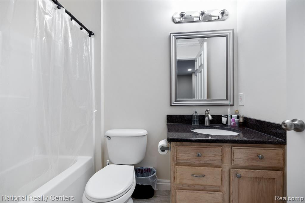 842 CALPERNIA, Wixom, MI 48393 — Photo 27