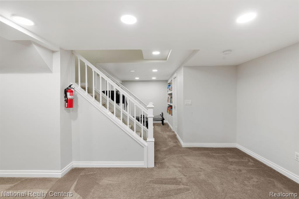842 CALPERNIA, Wixom, MI 48393 — Photo 31