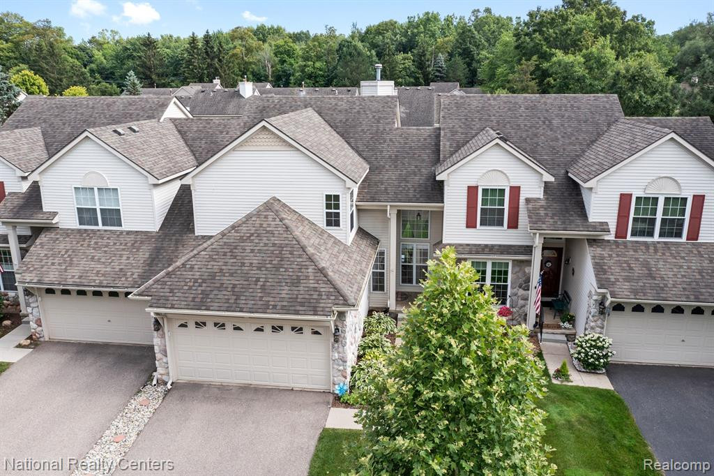 842 CALPERNIA, Wixom, MI 48393 — Photo 41