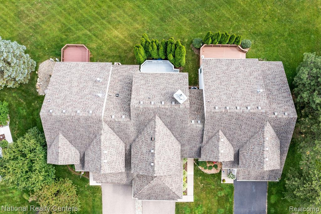 842 CALPERNIA, Wixom, MI 48393 — Photo 42