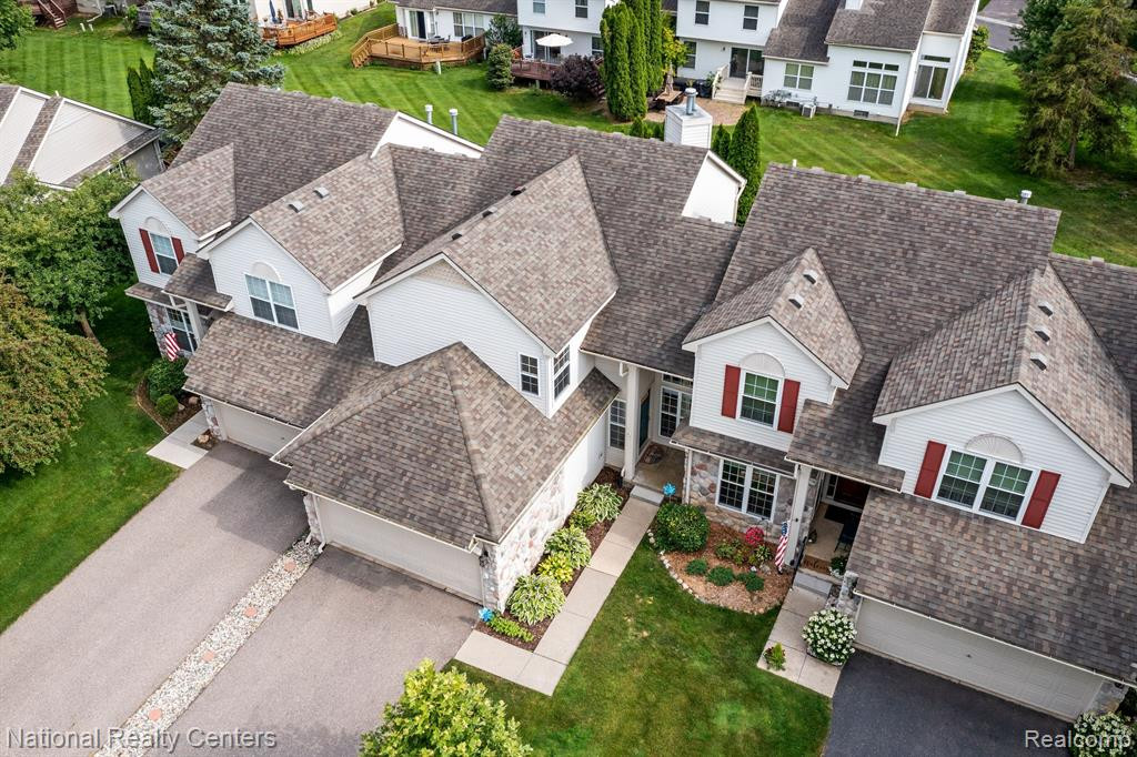 842 CALPERNIA, Wixom, MI 48393 — Photo 43