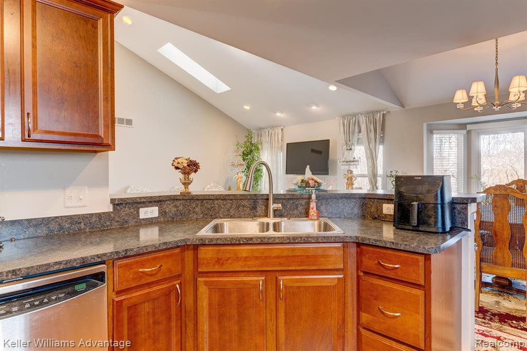 40778 Lenox Park Drive, Novi, MI 48377 — Photo 14