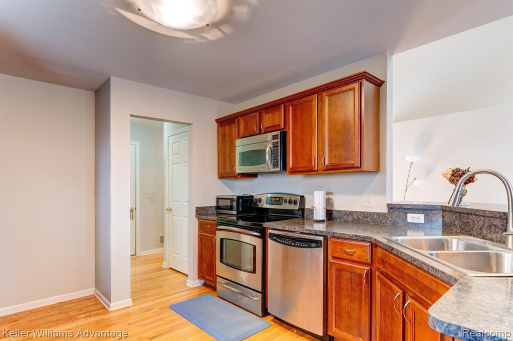 40778 Lenox Park Drive, Novi, MI 48377 — Photo 16