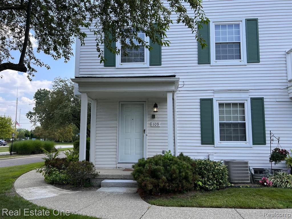 109 LAKE VILLAGE Drive, Walled Lake, MI 48390 — front exterior