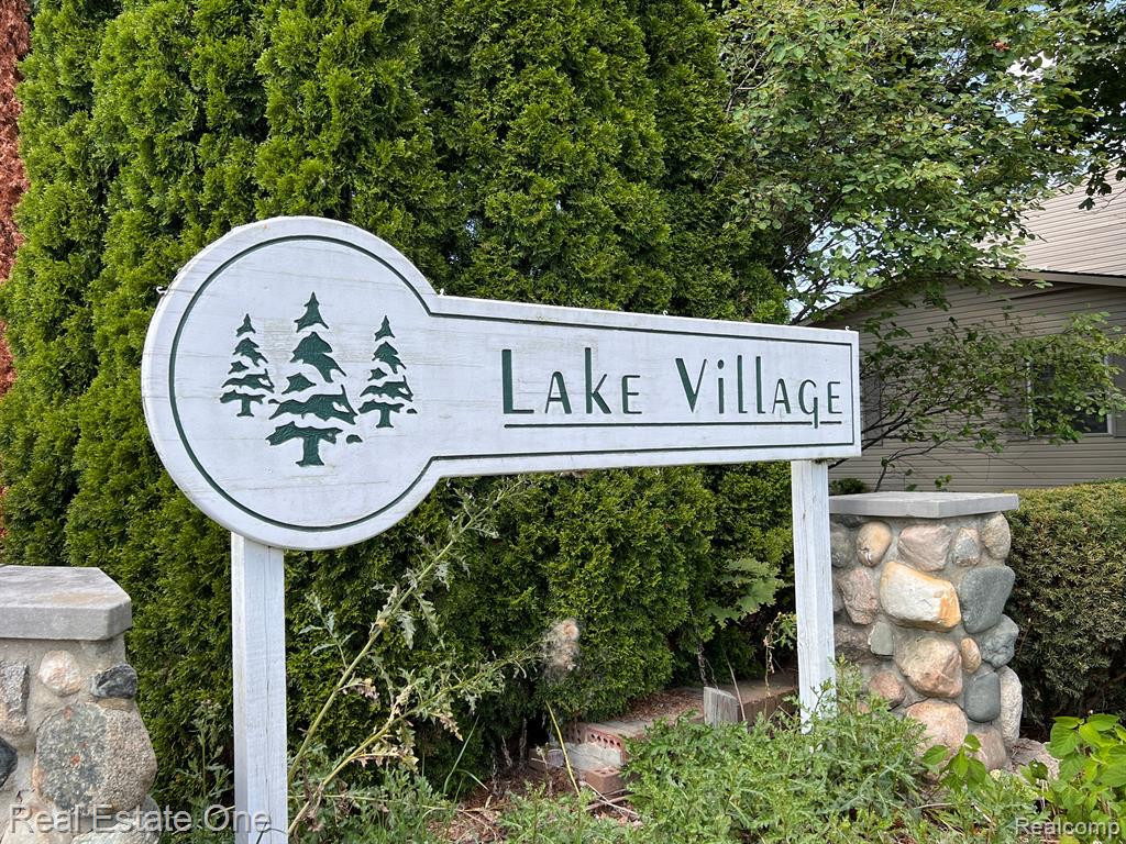 109 LAKE VILLAGE Drive, Walled Lake, MI 48390 — Photo 3