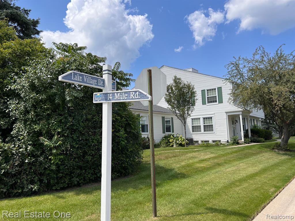 109 LAKE VILLAGE Drive, Walled Lake, MI 48390 — Photo 4