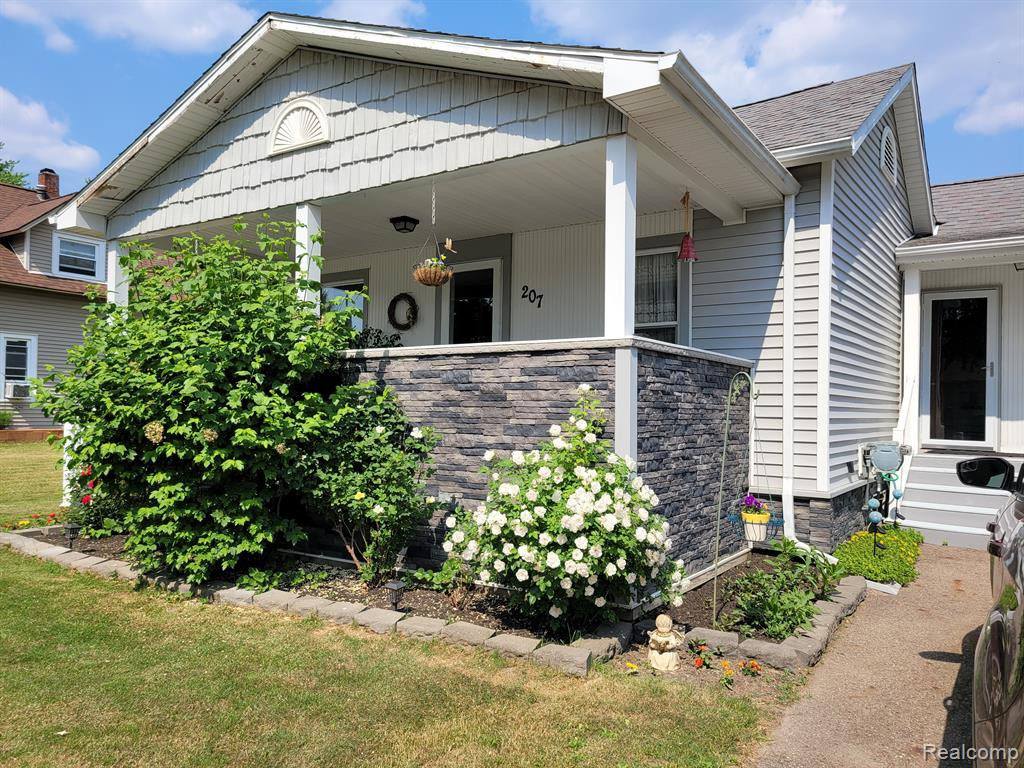 207 S MAPLE Street, Webberville, MI 48892 — Photo 2