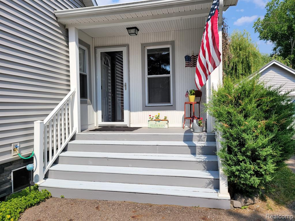 207 S MAPLE Street, Webberville, MI 48892 — Photo 3