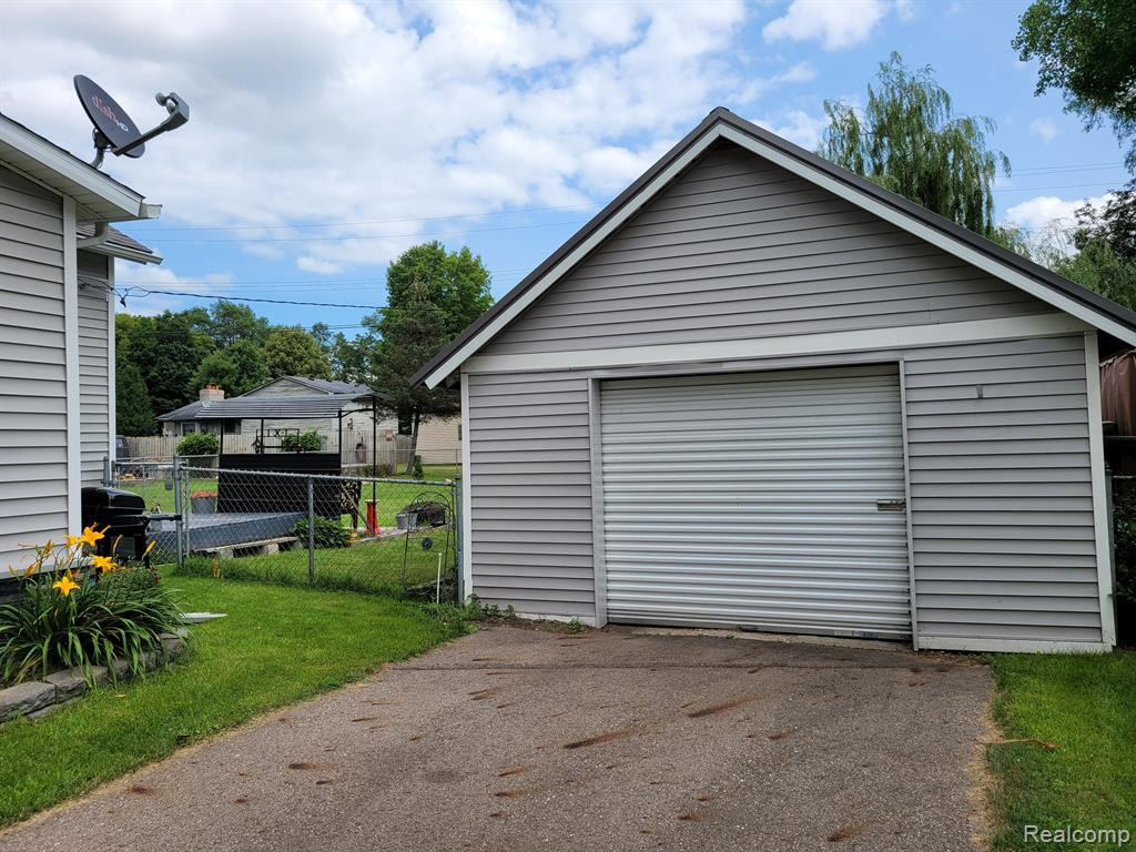 207 S MAPLE Street, Webberville, MI 48892 — Photo 17