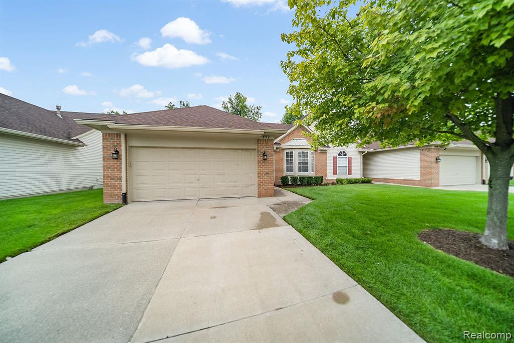 457 N OAK Drive, Commerce Twp, MI 48390 — front exterior