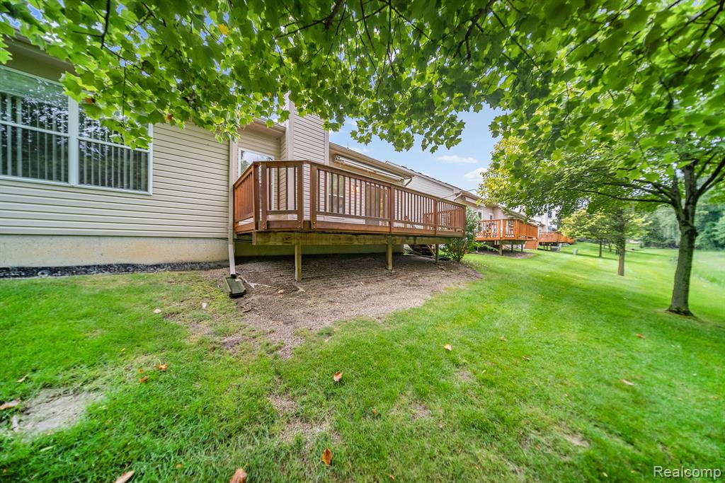 457 N OAK Drive, Commerce Twp, MI 48390 — Photo 3
