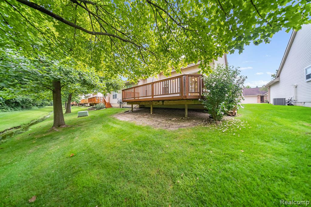 457 N OAK Drive, Commerce Twp, MI 48390 — Photo 4