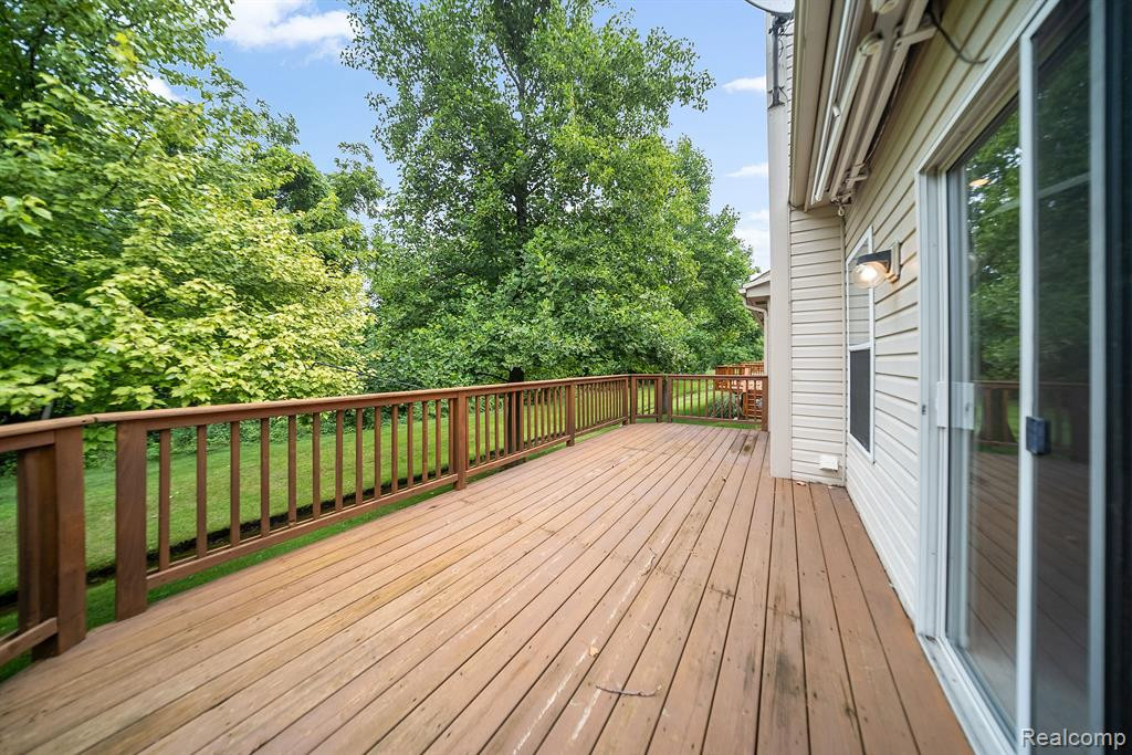 457 N OAK Drive, Commerce Twp, MI 48390 — Photo 5