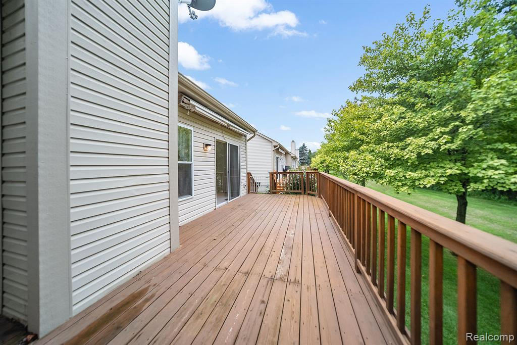 457 N OAK Drive, Commerce Twp, MI 48390 — Photo 6