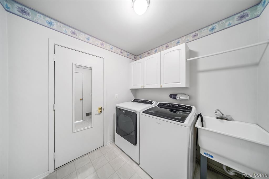 457 N OAK Drive, Commerce Twp, MI 48390 — Photo 9