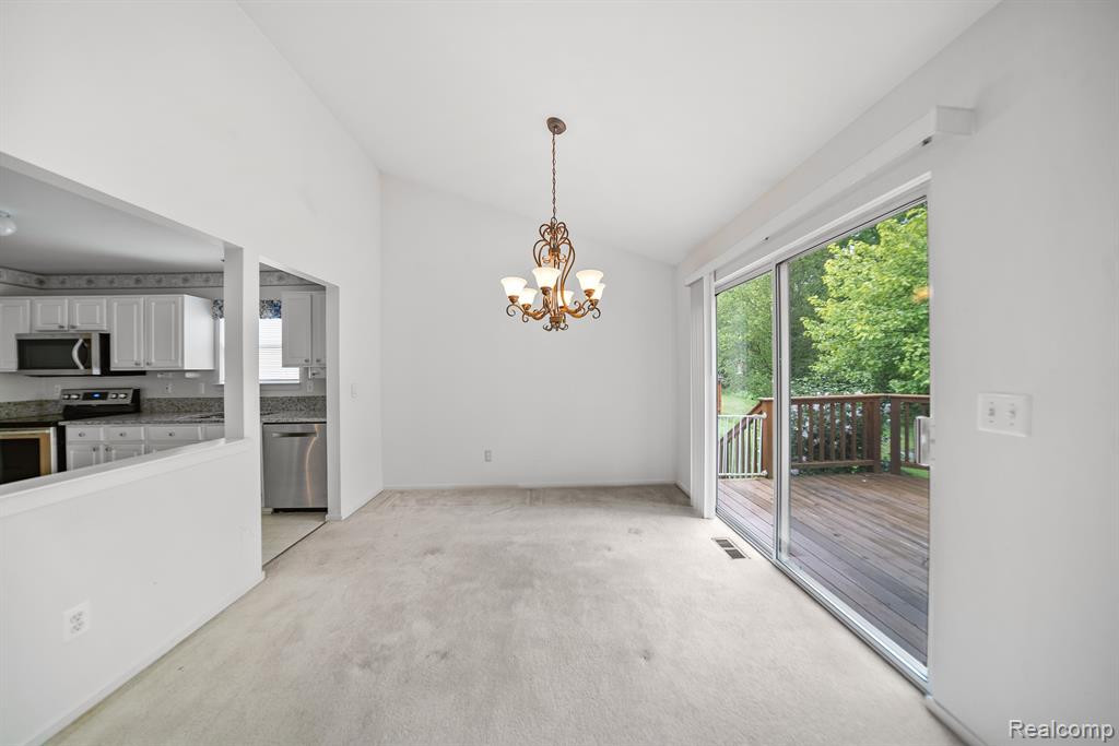 457 N OAK Drive, Commerce Twp, MI 48390 — Photo 10