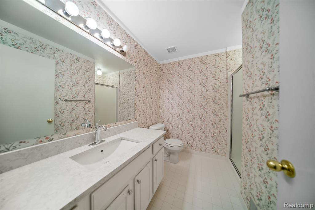 457 N OAK Drive, Commerce Twp, MI 48390 — Photo 13