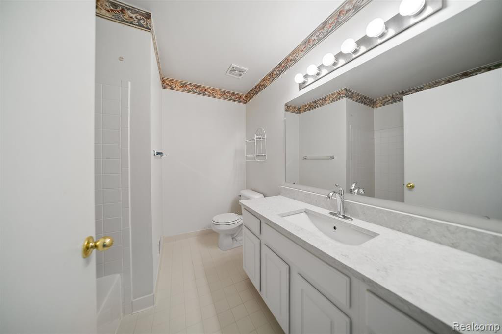 457 N OAK Drive, Commerce Twp, MI 48390 — Photo 14