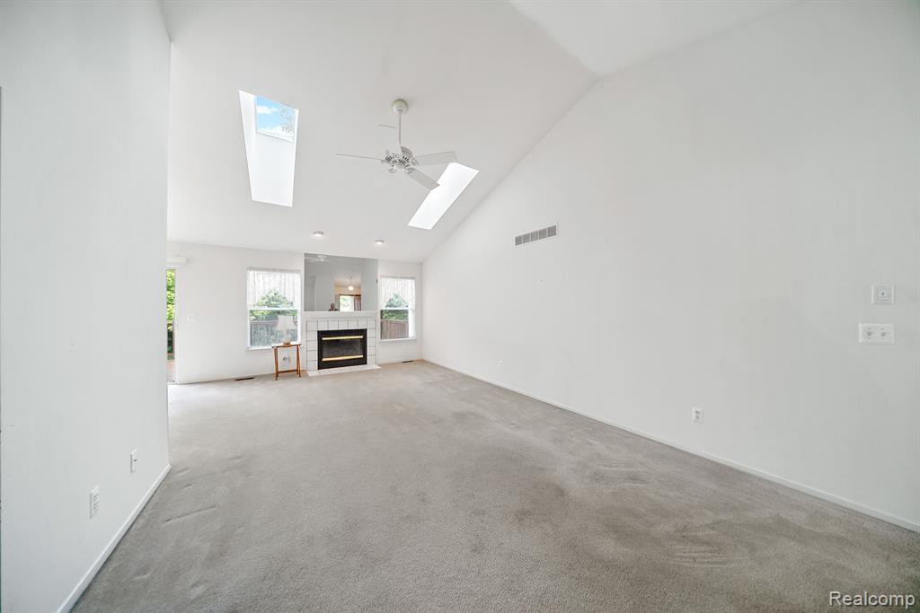 457 N OAK Drive, Commerce Twp, MI 48390 — Photo 15