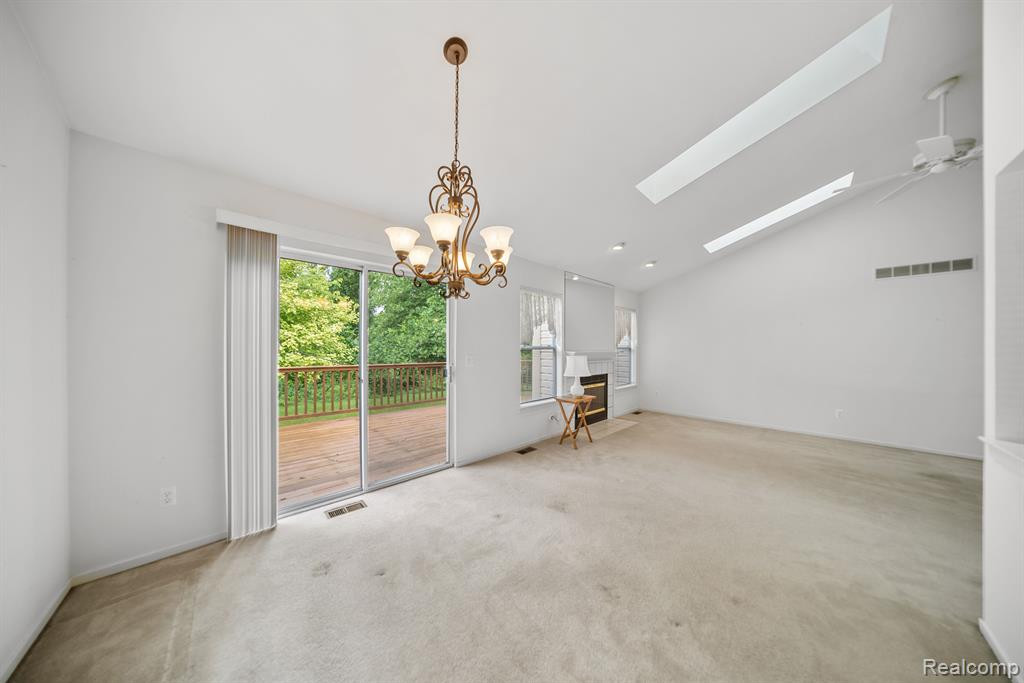 457 N OAK Drive, Commerce Twp, MI 48390 — Photo 16