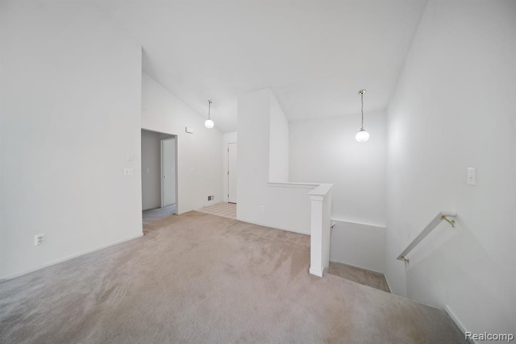 457 N OAK Drive, Commerce Twp, MI 48390 — Photo 17