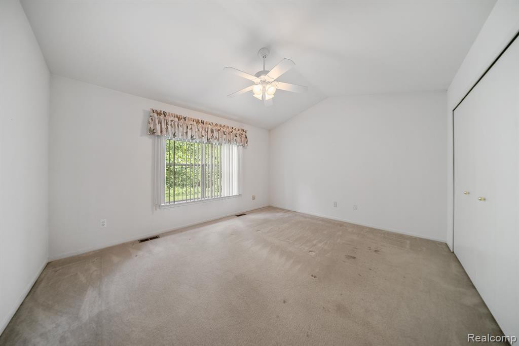 457 N OAK Drive, Commerce Twp, MI 48390 — Photo 19