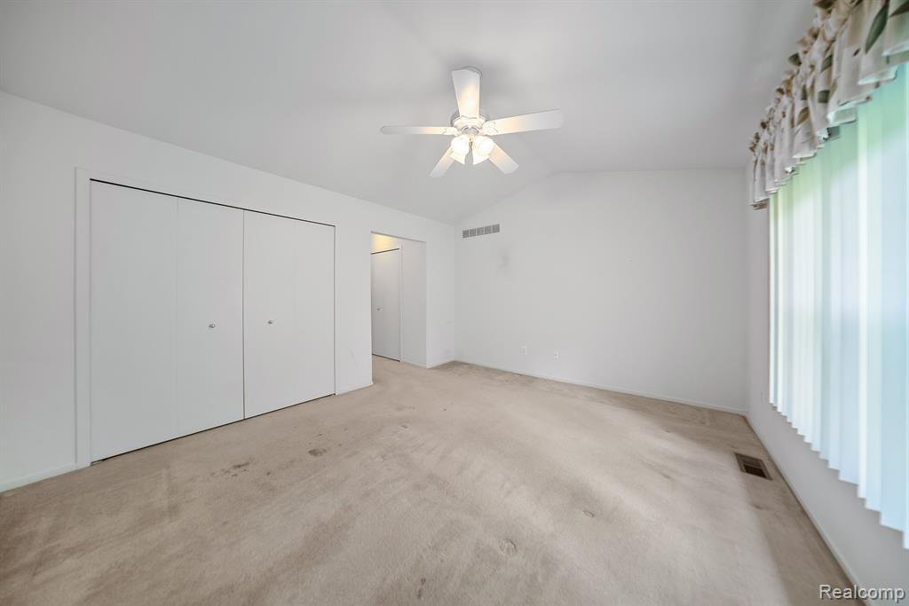 457 N OAK Drive, Commerce Twp, MI 48390 — Photo 20