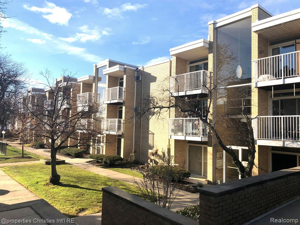 4917 Crooks, Royal Oak, MI 48073 — Photo 2