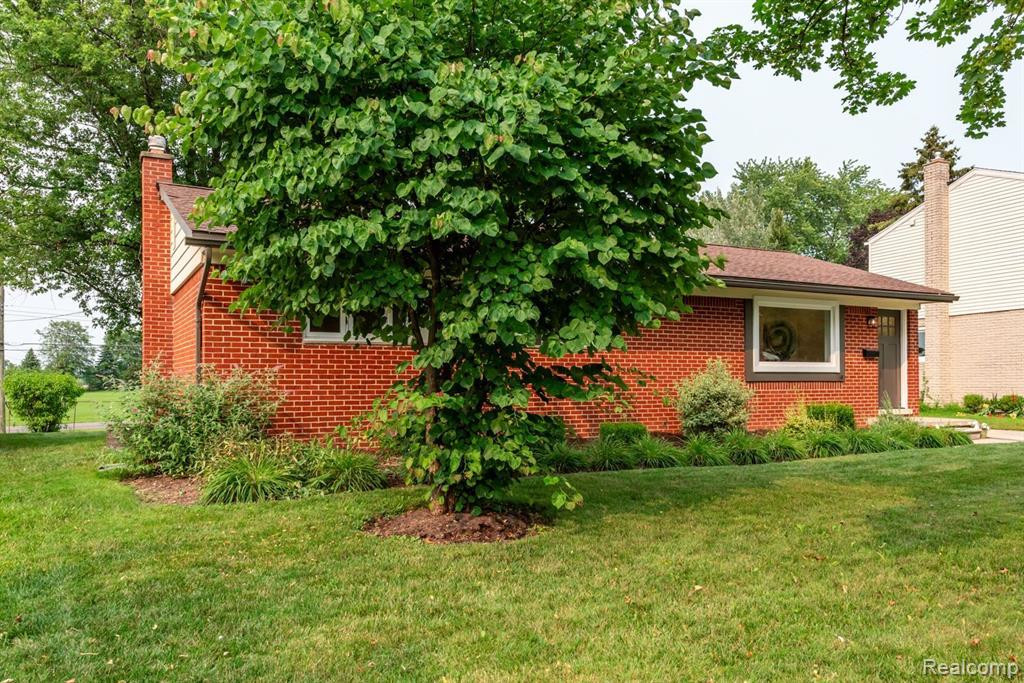 265 NICHOLS Drive, Saline, MI 48176 — Photo 3