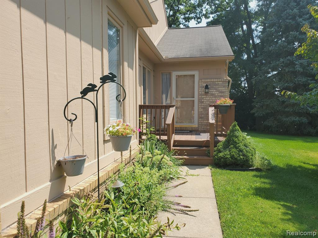 35852 LONE PINE Lane, Farmington Hills, MI 48335 — Photo 16