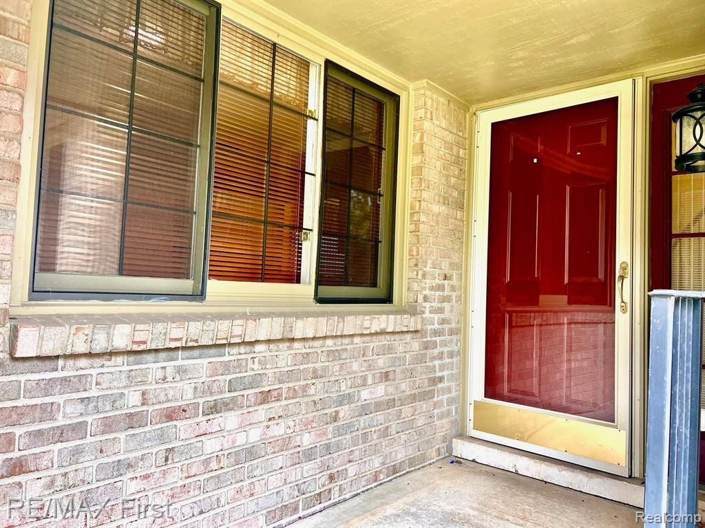 2768 MAPLE FOREST Drive, Wixom, MI 48393 — Photo 3