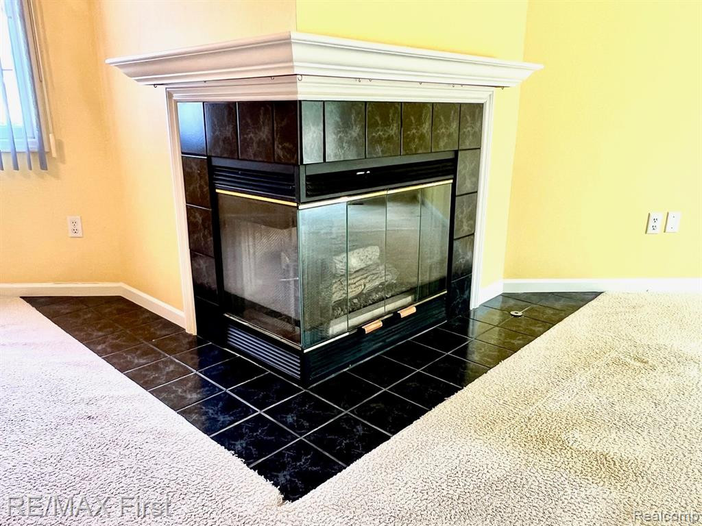 2768 MAPLE FOREST Drive, Wixom, MI 48393 — Photo 7