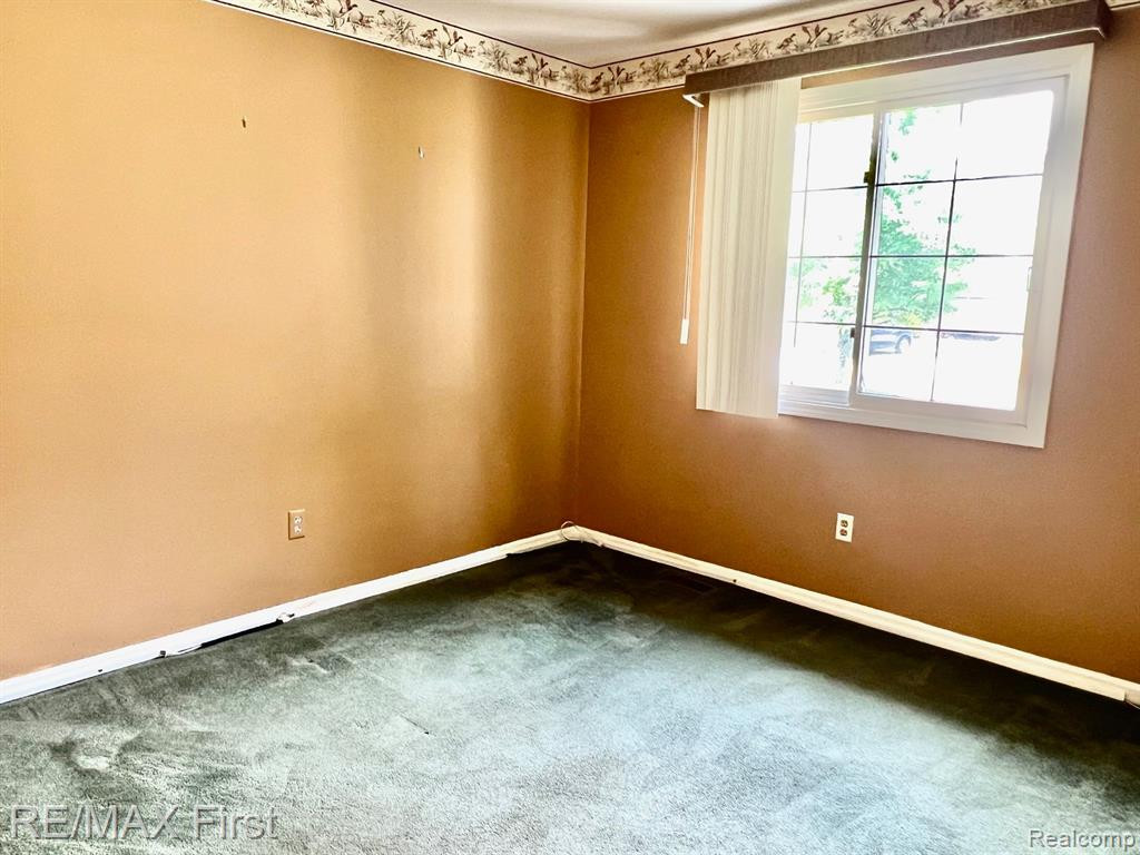 2768 MAPLE FOREST Drive, Wixom, MI 48393 — Photo 12