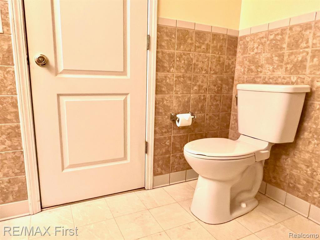 2768 MAPLE FOREST Drive, Wixom, MI 48393 — Photo 17