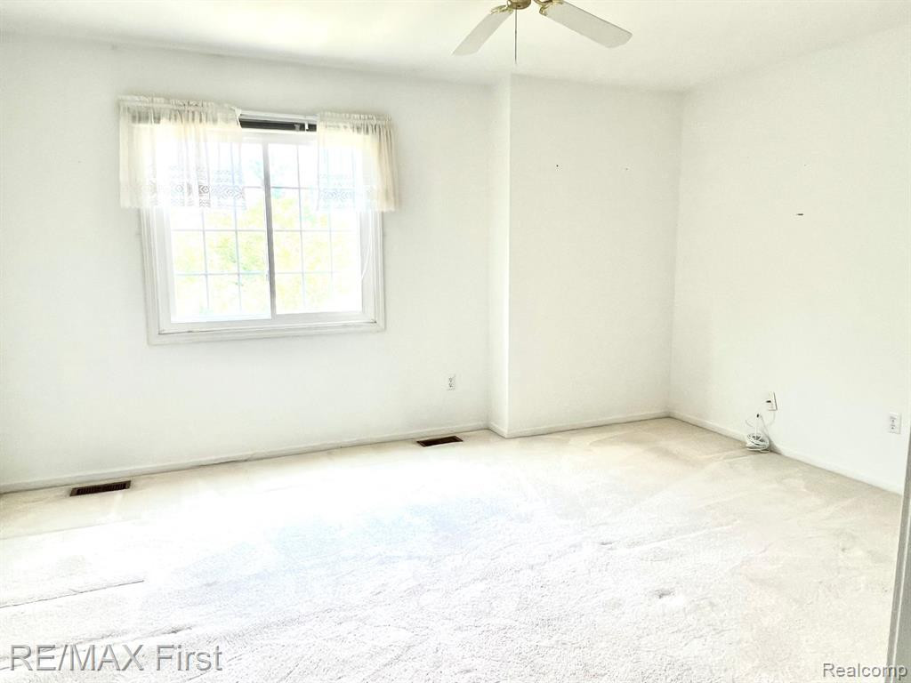 2768 MAPLE FOREST Drive, Wixom, MI 48393 — Photo 22