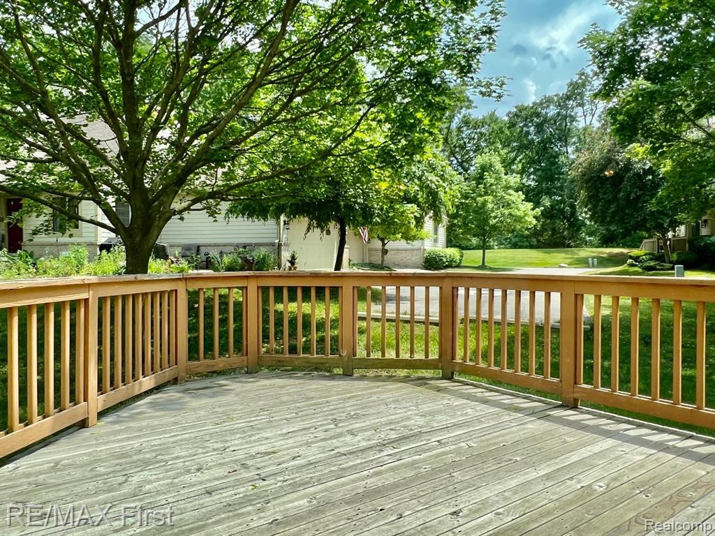 2768 MAPLE FOREST Drive, Wixom, MI 48393 — Photo 25