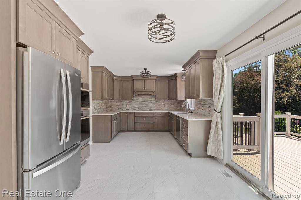 13924 EDENDERRY Drive, South Lyon, MI 48178 — Photo 12