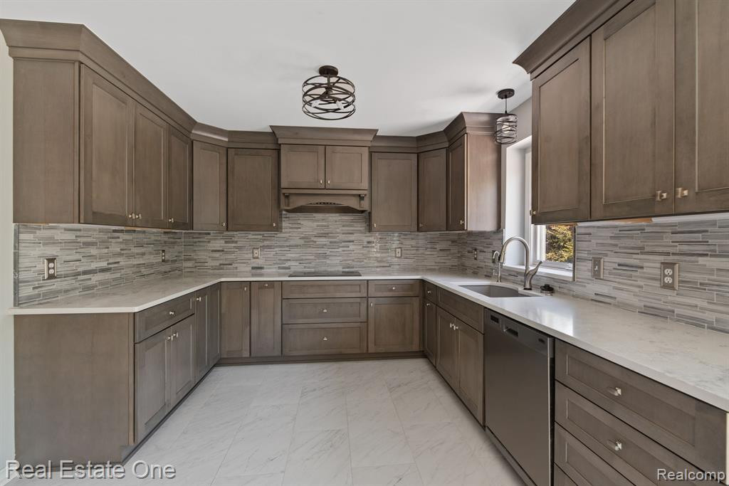 13924 EDENDERRY Drive, South Lyon, MI 48178 — Photo 13
