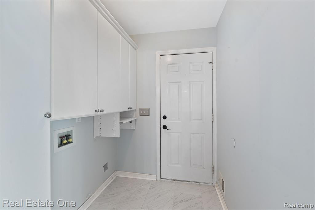 13924 EDENDERRY Drive, South Lyon, MI 48178 — Photo 16