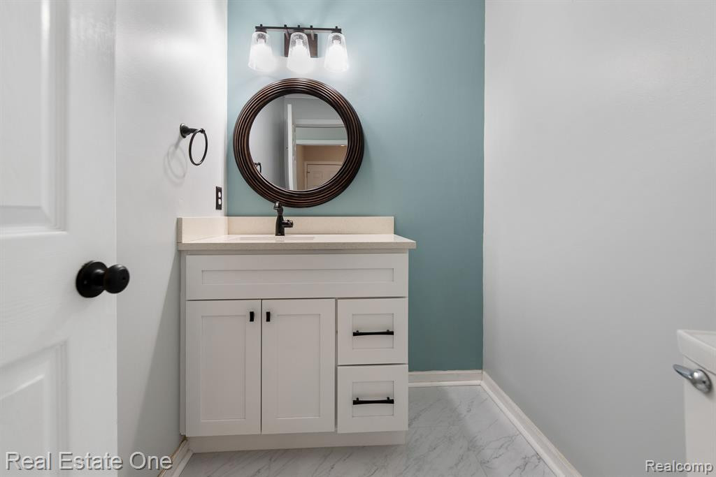 13924 EDENDERRY Drive, South Lyon, MI 48178 — Photo 17