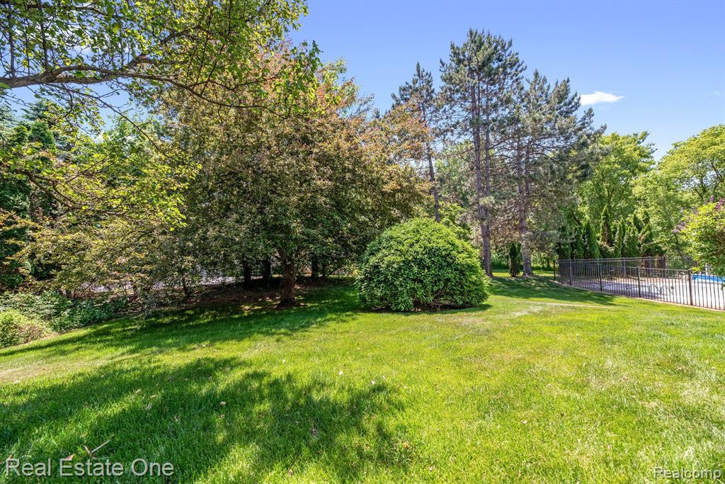 13924 EDENDERRY Drive, South Lyon, MI 48178 — Photo 46