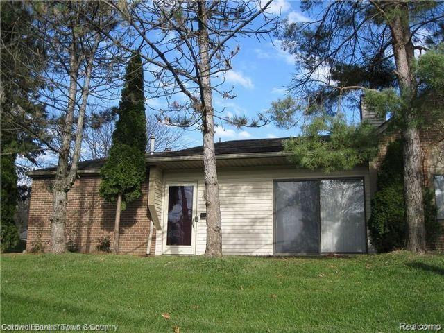 310 SPRING BROOKE Drive, 6, Brighton, MI 48116 — front exterior