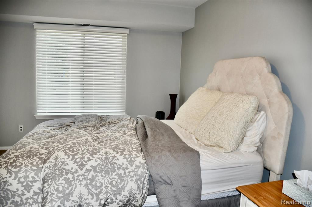 41578 BEDFORD Drive, Canton, MI 48187 — Photo 7